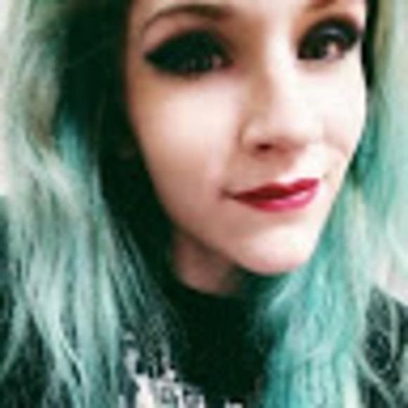 Meet your Posher, Nichole - Picture 1 of 1